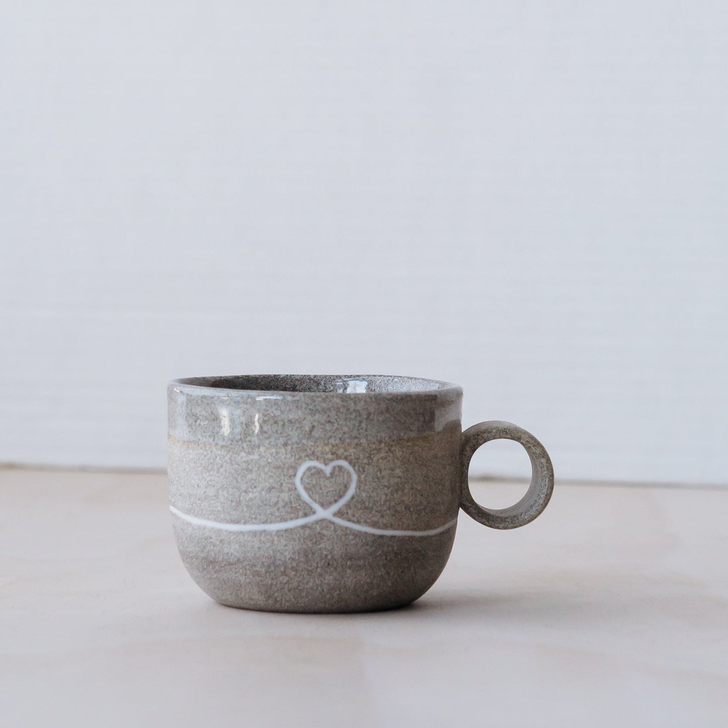 Tasse avec un coeur fait main