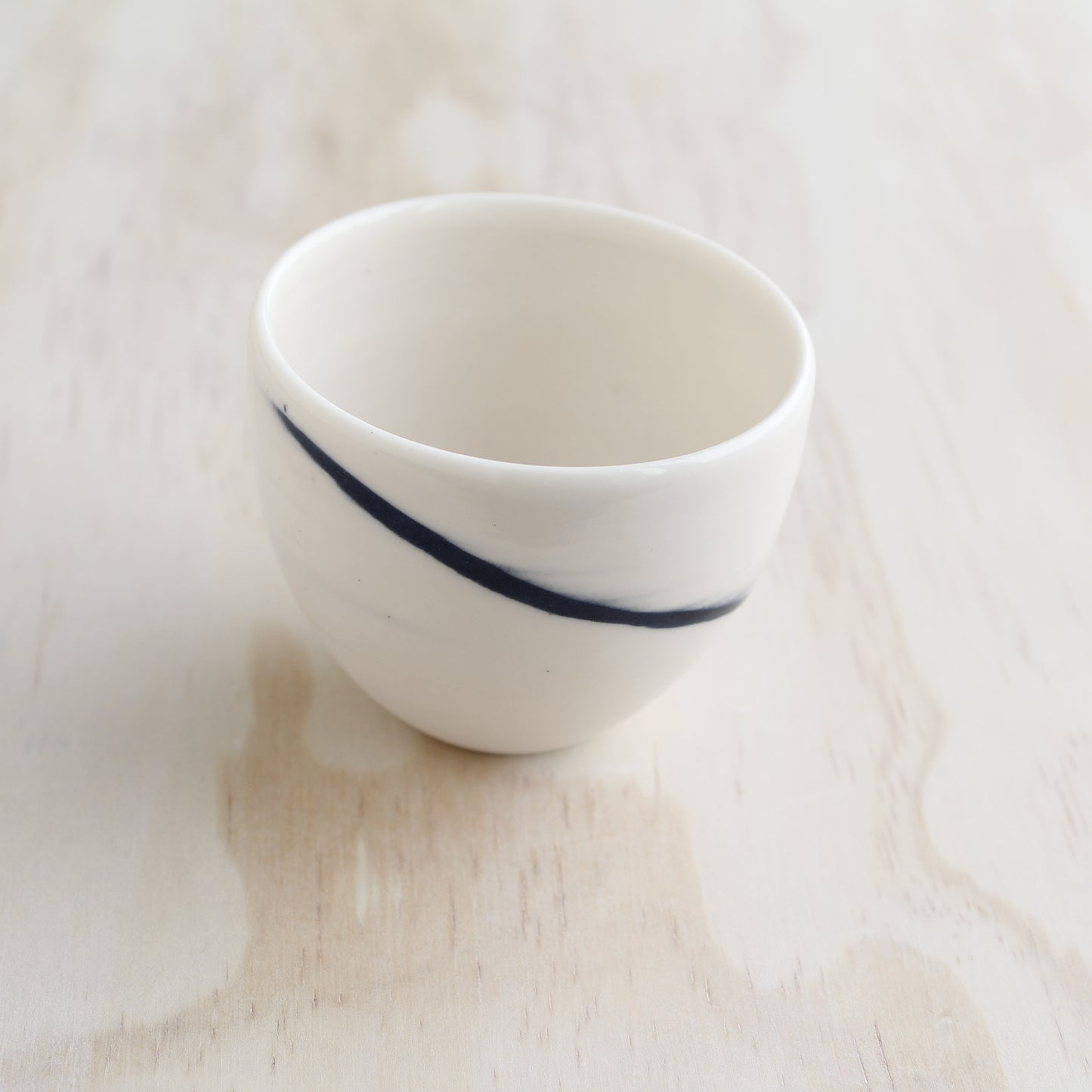 Petite tasse sans anse fait main • Collection Tourbillon