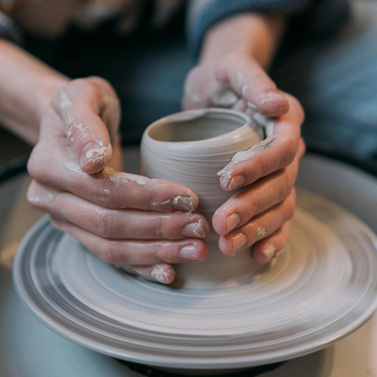 Pratique des techniques de tournage de manière autonome.